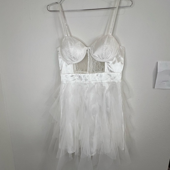 Lulu’s Women’s White Satin and Tulle Mini Dress Size Medium Bustier Style 32” - Picture 2 of 10
